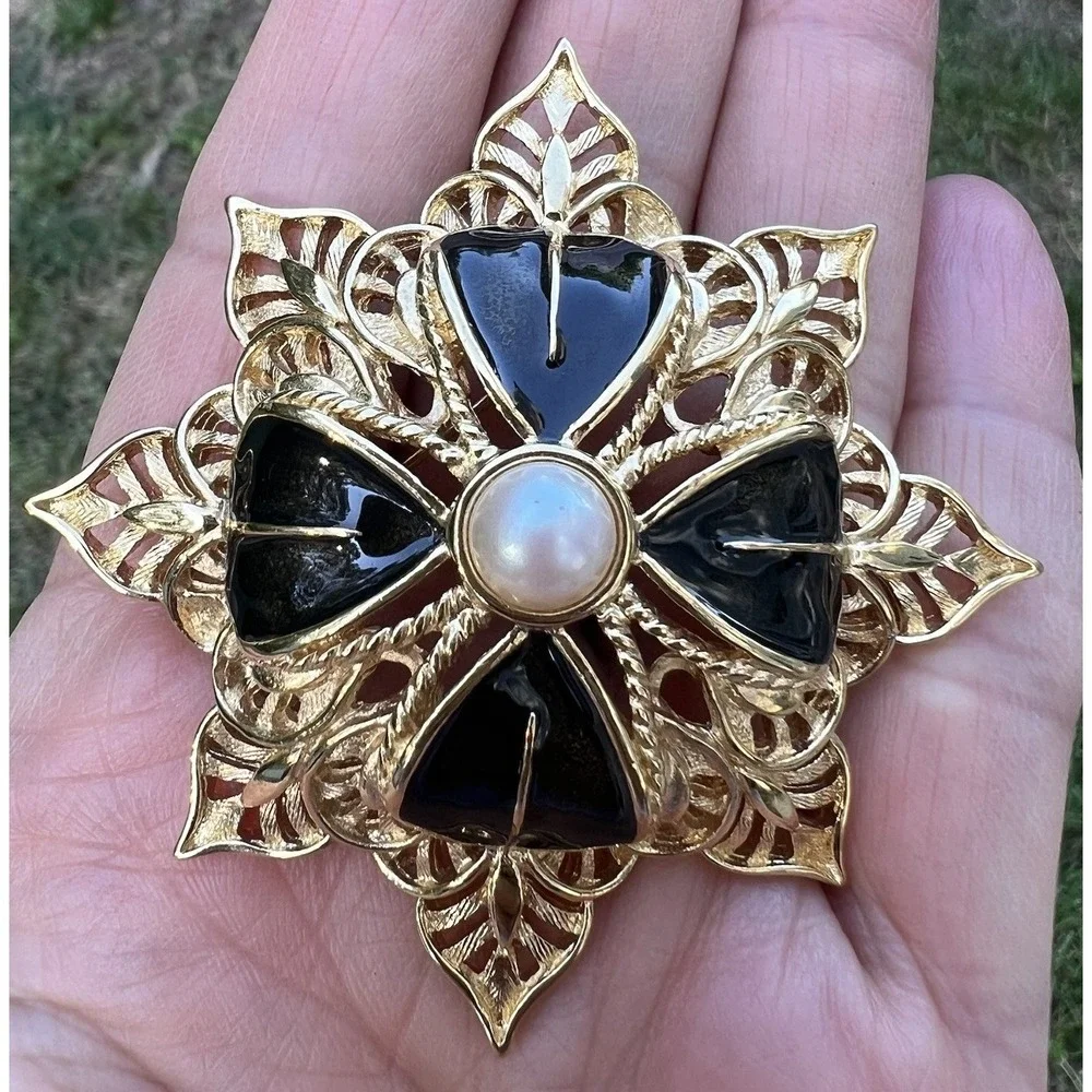 Vintage Monet Clover Maltese Cross Enamel Gold Tone Brooch